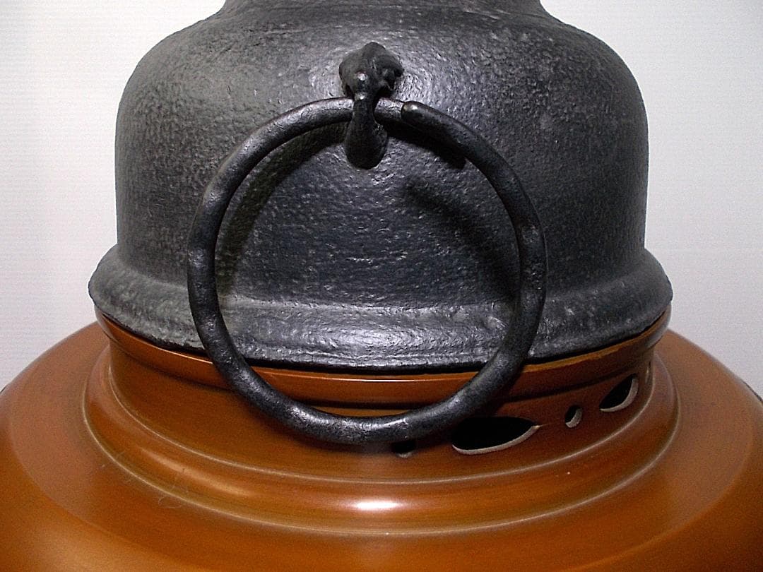 茶道具 釜師:畠春斉 風炉師:一ノ瀬宗辰 唐銅朝鮮風炉 茶釜 立派な釜環 共箱