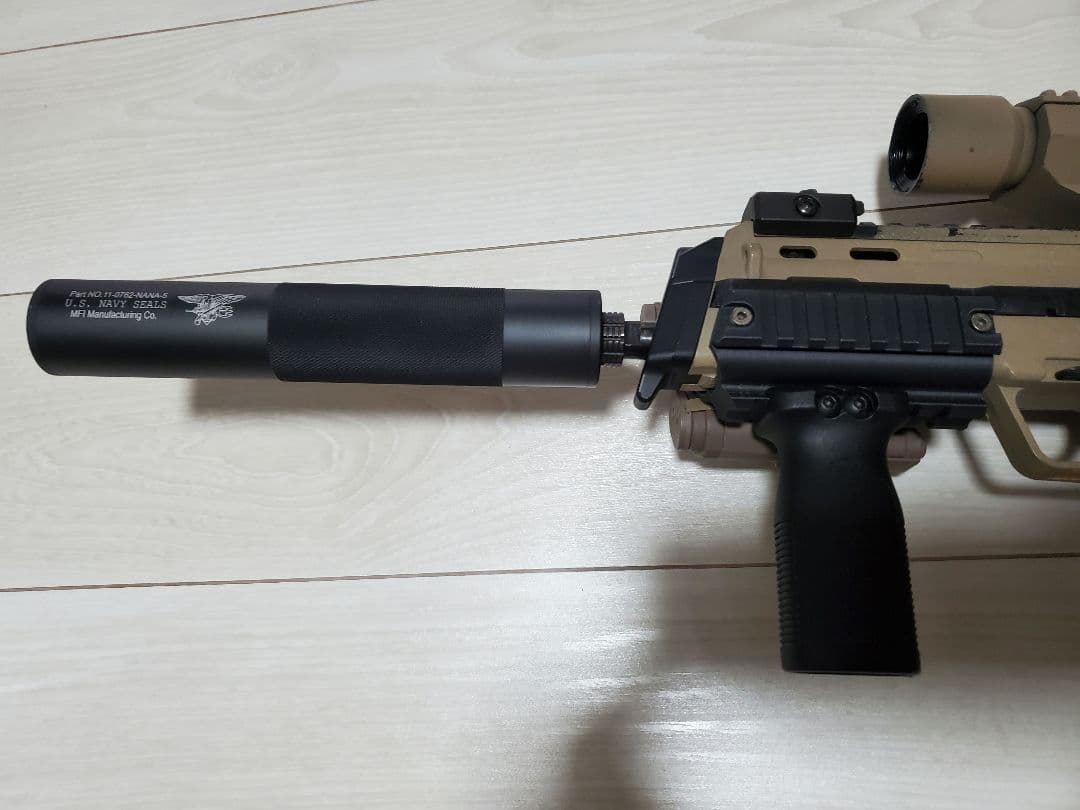 東京マルイ ガスガン MP7A2 サプレッサー等 カスタム　スペアマガジン付