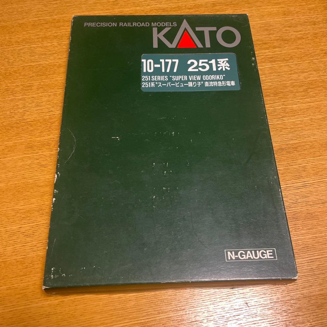 KATO 251系「スーパービュー踊り子」直流特急形電車（品番10-177）