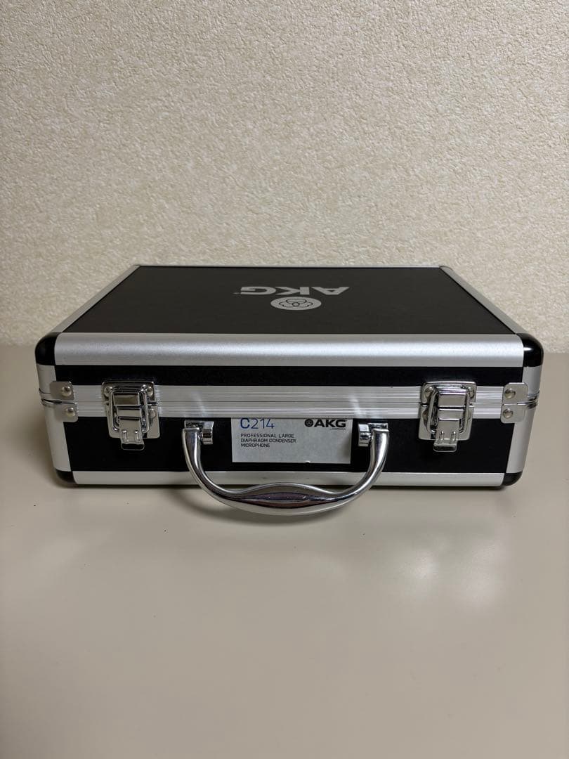 AKG C214 コンデンサーマイク ハードケース付き　ゲーブル、ポップガード付