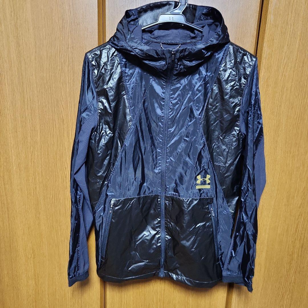 UNDER ARMOUR　ウインドブレーカー