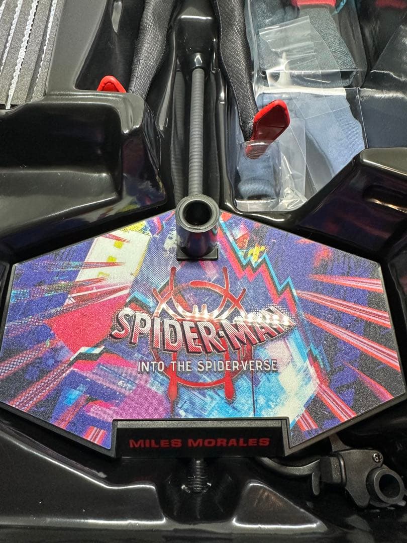 スパイダーマン: イン・ザ・スパイダーバース マイルズ・モラレス ホットトイズ