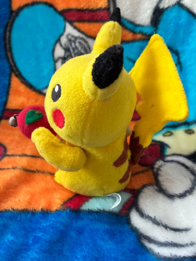 ピカチュウ　トコトコポケモンぬいぐるみ