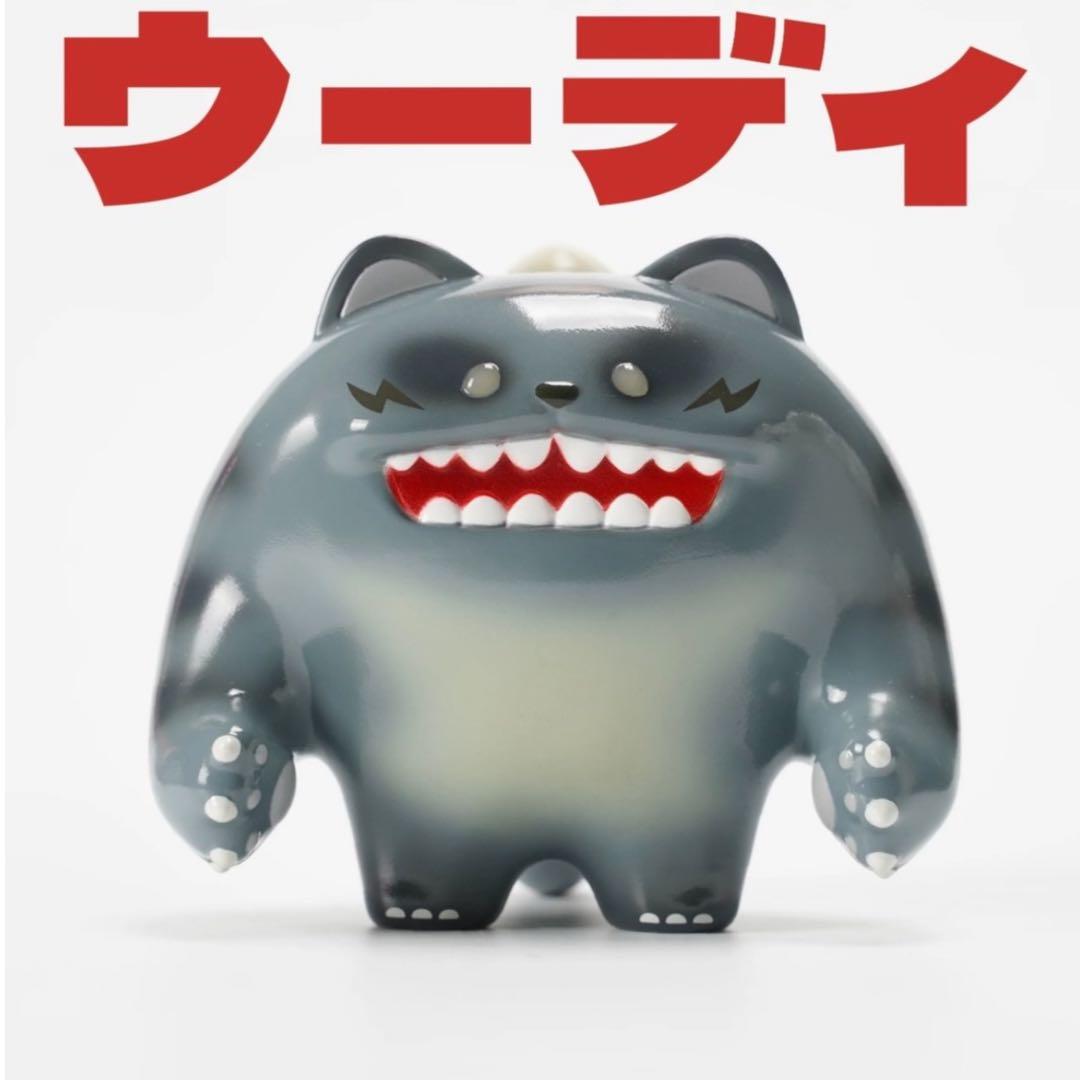 ウーディ・ウジラ　夜光　可愛い　モンスター　特撮　フィギュア　怪獣　ソフビ