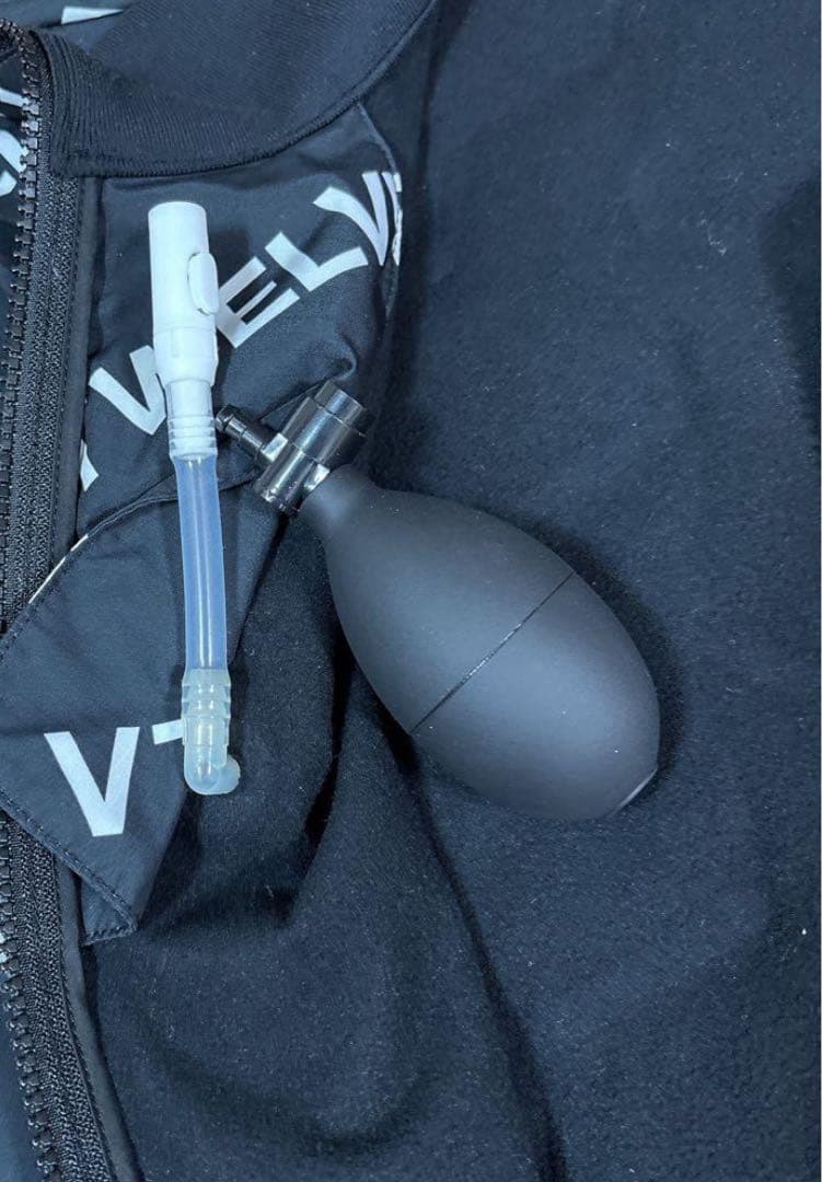 【新品】V12 ゴルフベストLサイズ定価：39600円AIR VET VEST