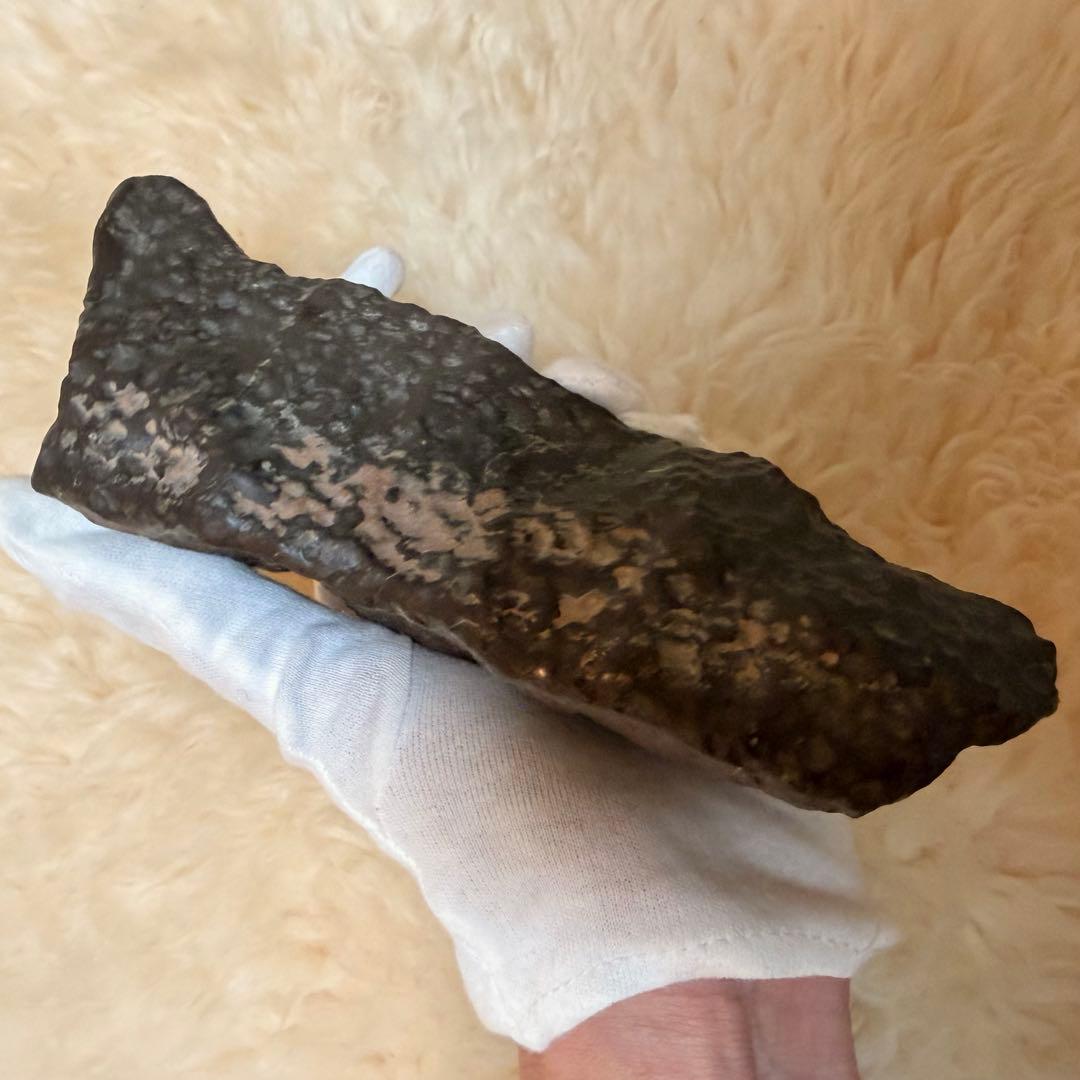 《ロシア産 隕石とされる鉄質メテオライト原石｜強磁性・重量感あり 971g》