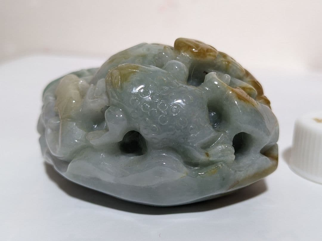 ♦中国美術工芸品 翡翠 蛙 龍 神獣文様 透し彫り 文鎮 ペンダント他 置物飾り