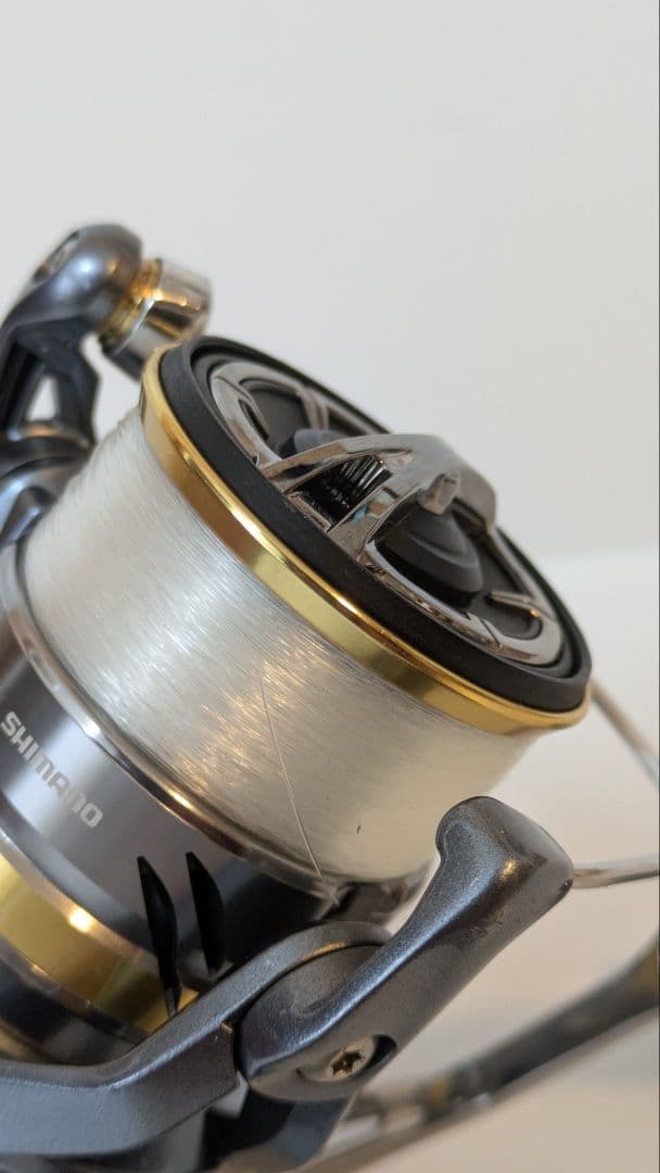 極美品　シマノ リール 　17　アルテグラ C3000　ナイロンライン(2号)付