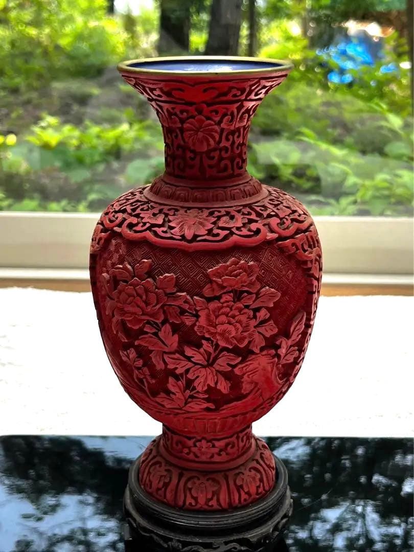 中国美術工芸品　赤漆　彫刻壺　（花瓶）