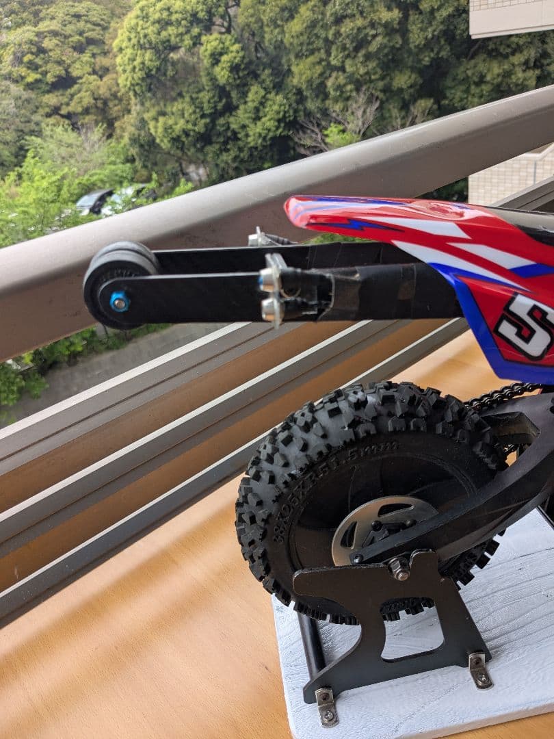 SR-5 使用期間は少です。オマケでリポバッテリーを、お付けします。