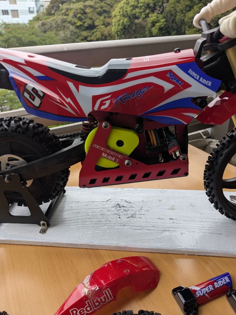 SR-5 使用期間は少です。オマケでリポバッテリーを、お付けします。