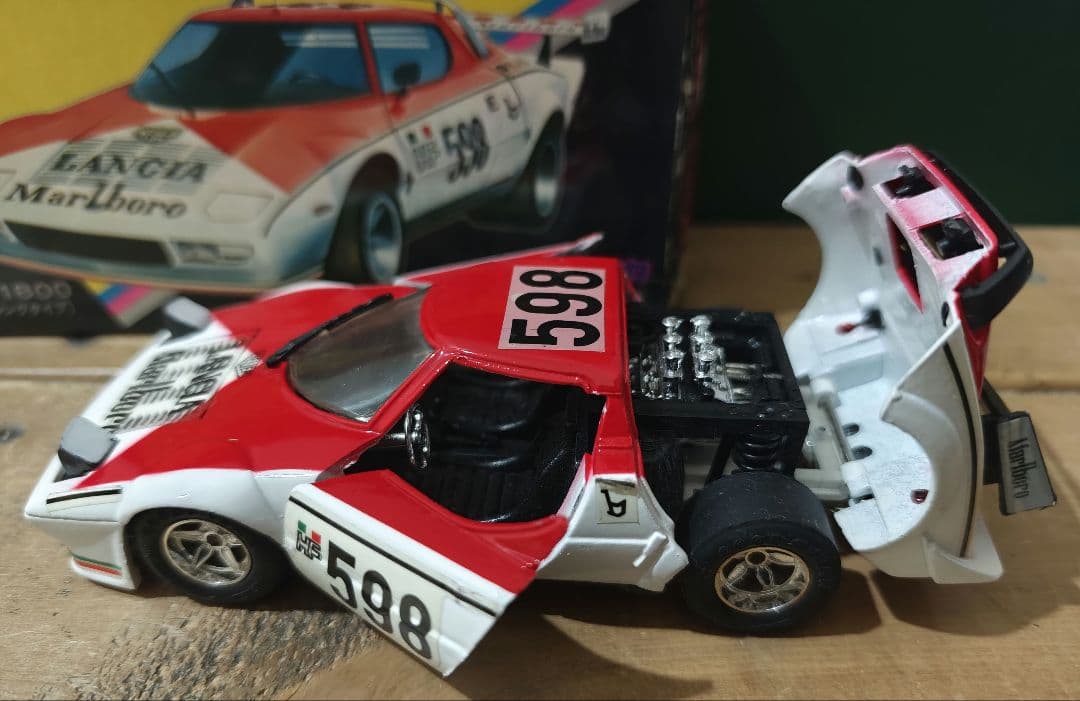 エイダイ ランチアストラトス ダイキャスト ミニカー 1/28