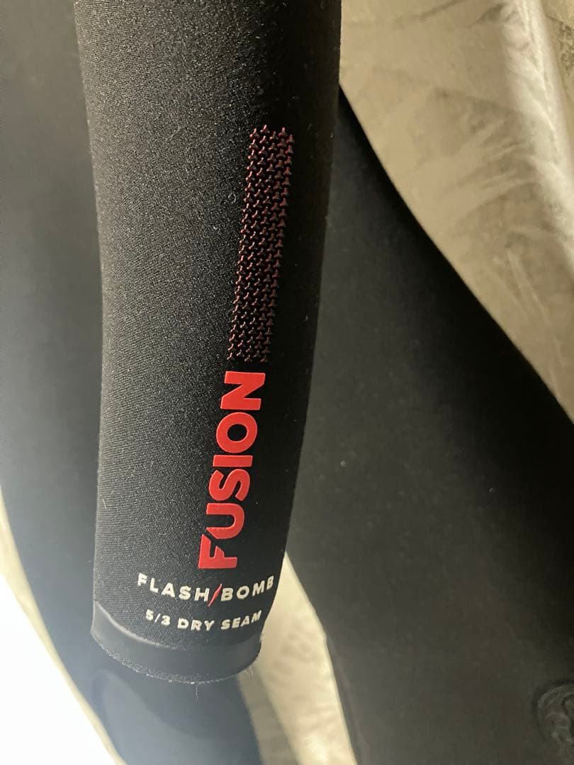 ⭐︎新品・未使用⭐︎RipCurl セミドライ5mm×3mm Sサイズ