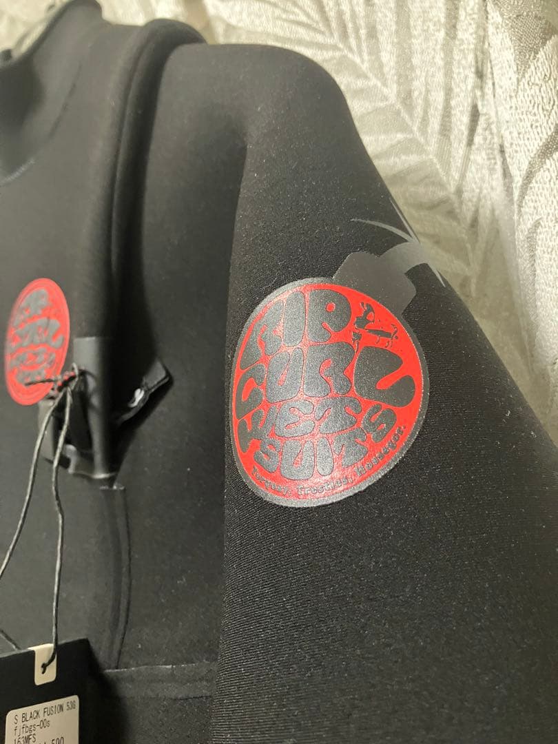 ⭐︎新品・未使用⭐︎RipCurl セミドライ5mm×3mm Sサイズ