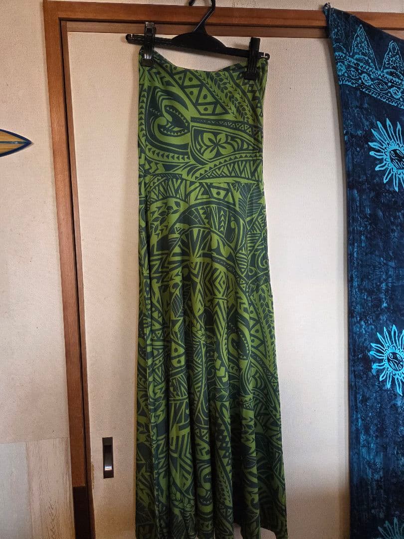 フラダンス、リゾートドレス 未使用 緑色トライバル柄パウスカート
