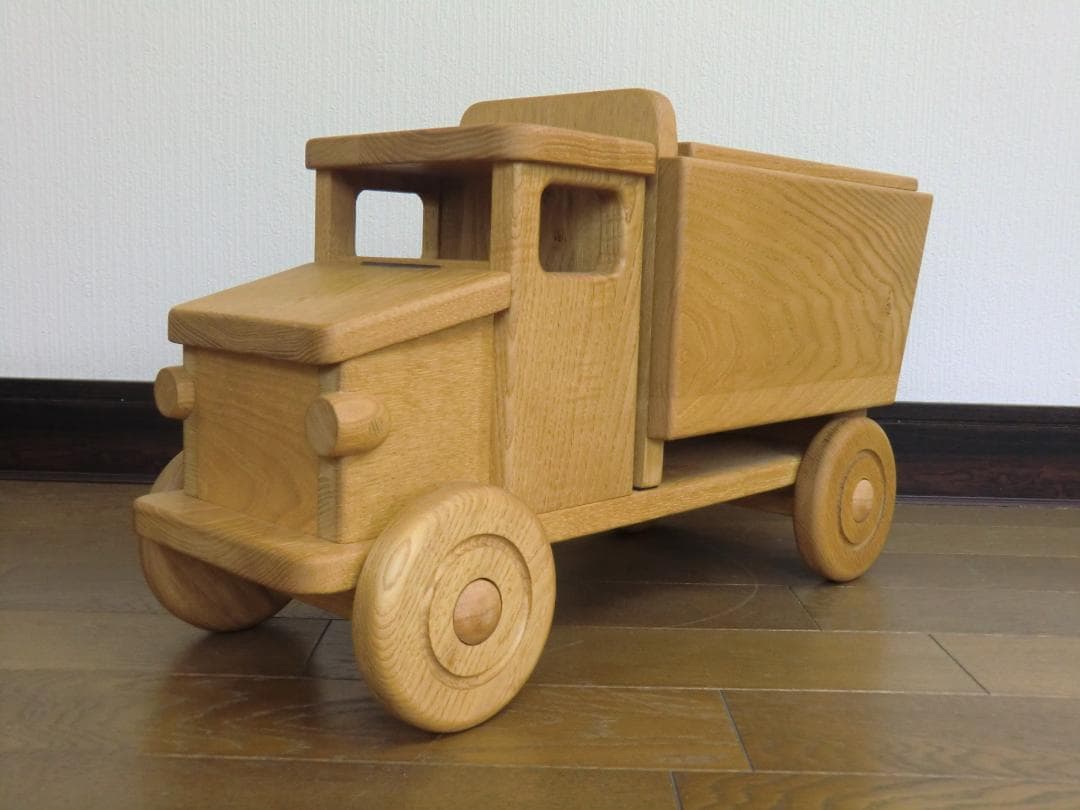237新品・未使用　木のおもちゃ　手作り木製自動車 トラック　木製玩具　乗用玩具