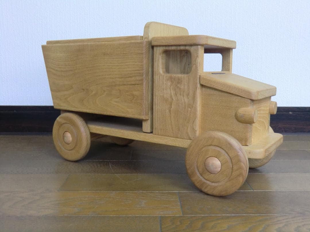 237新品・未使用　木のおもちゃ　手作り木製自動車 トラック　木製玩具　乗用玩具