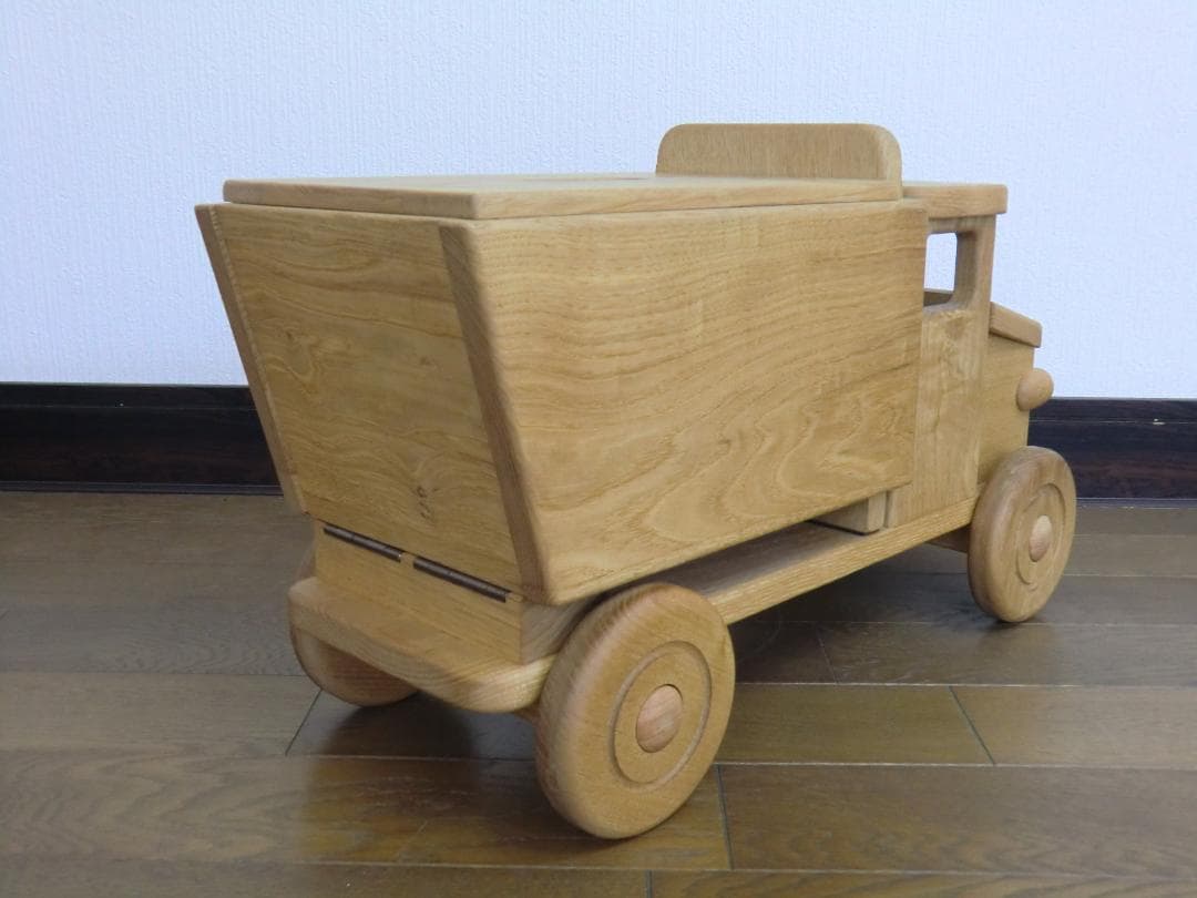 237新品・未使用　木のおもちゃ　手作り木製自動車 トラック　木製玩具　乗用玩具