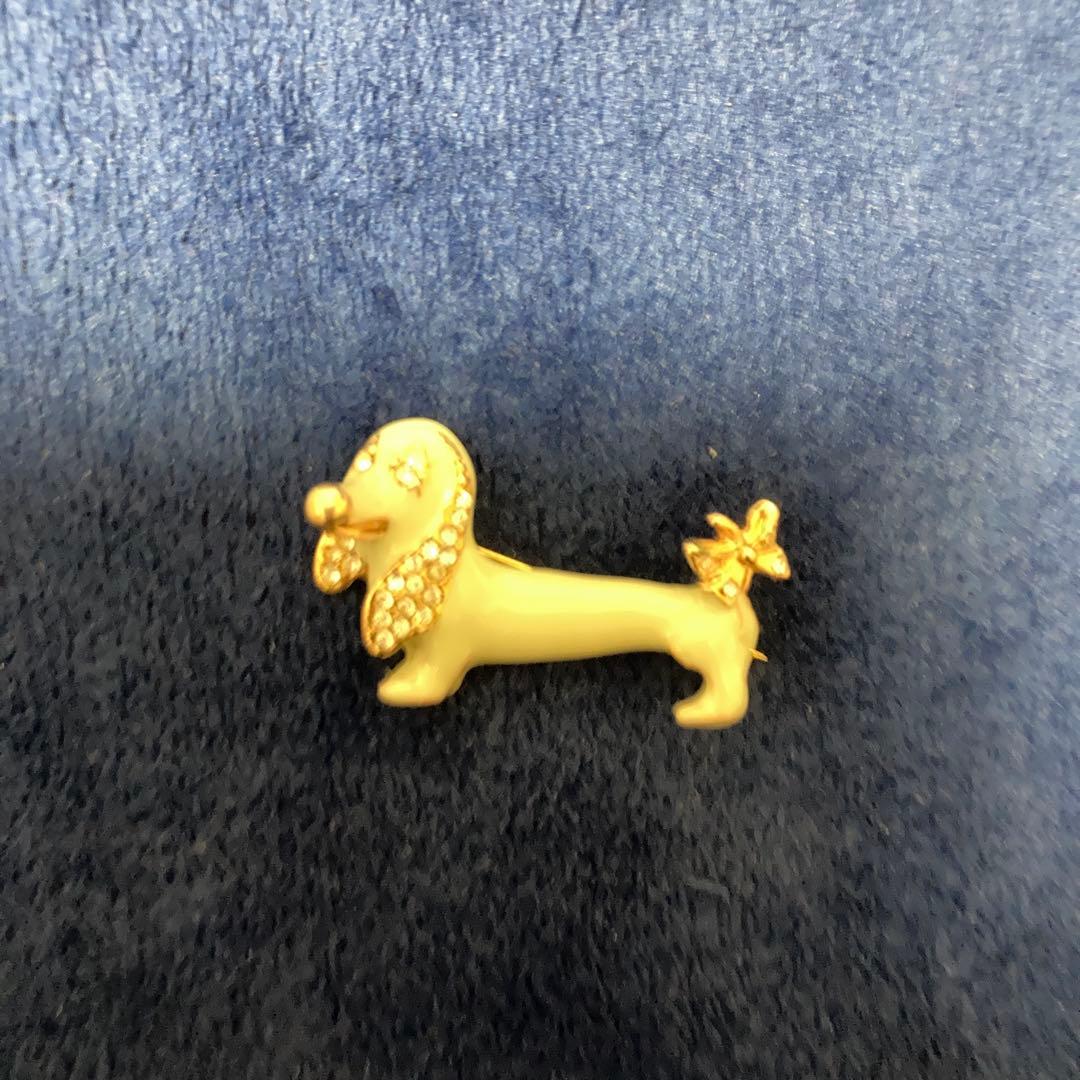 英国アンティーク 犬ブローチ 陶器orガラス製 ダックスフンド 希少