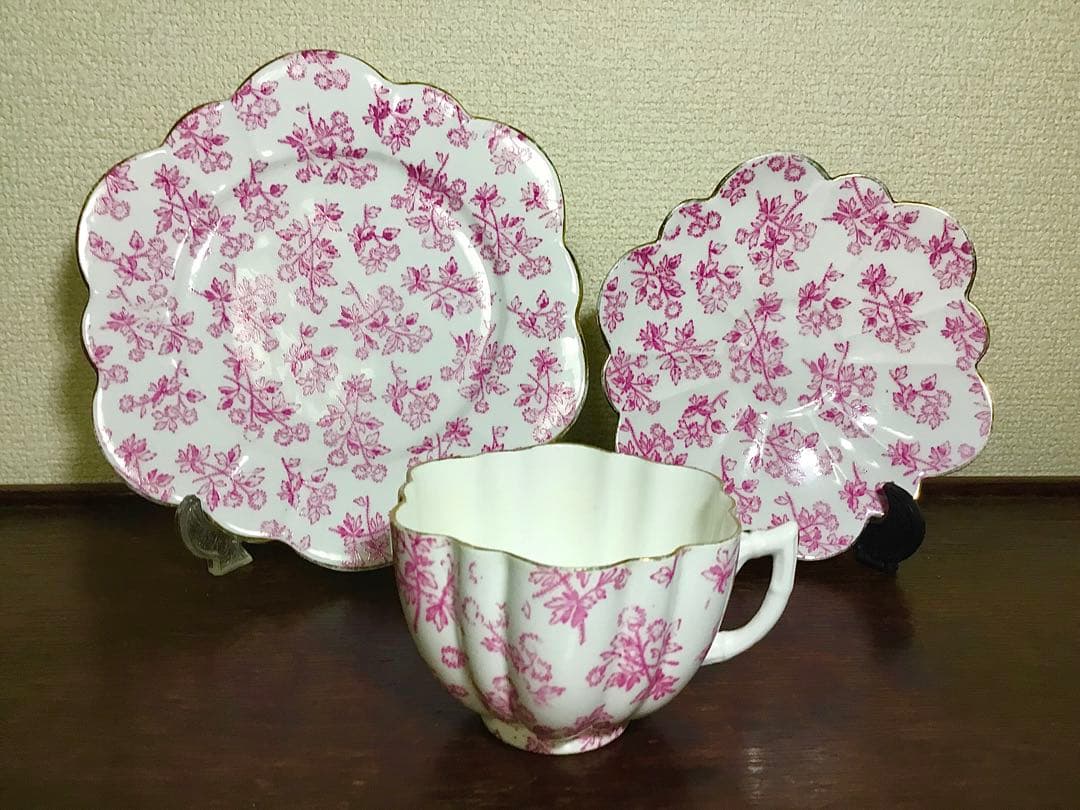 ワイルマン②◆ トリオ ◆レア ピンク シェリー デイジーシェイプ ティーカップ