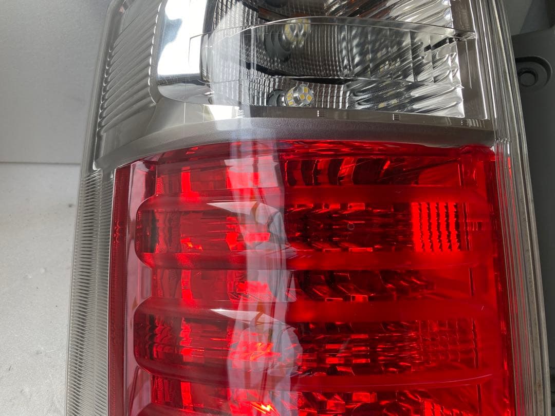 トヨタ ノア 70系 後期 純正 LED テールランプ 左右セット