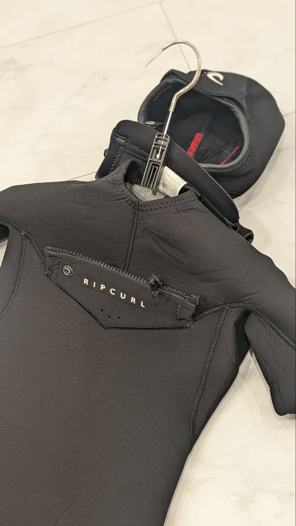 rwaz【Rip curl】ジュニア（キッズ）フード付きセミドライ