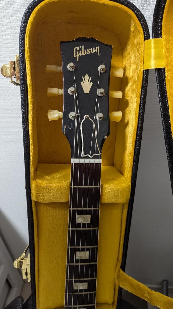 Gibson ES-335 赤 ハードケース付き