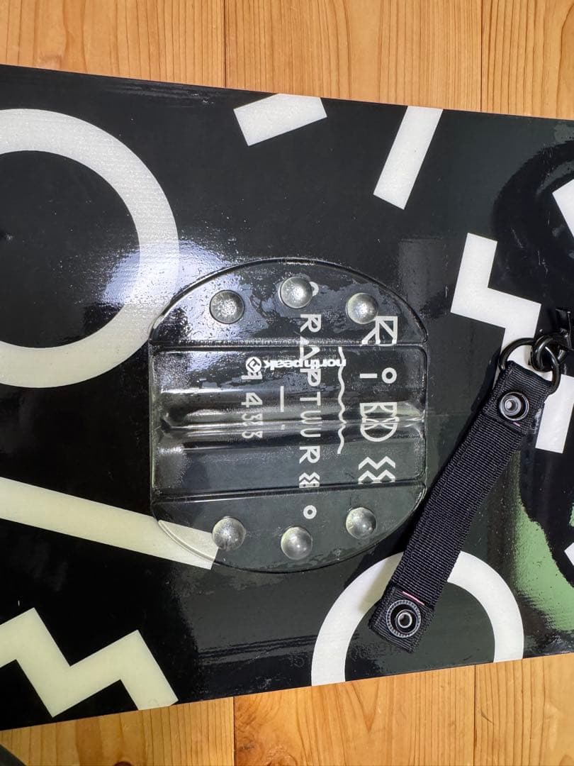 未使用 スノーボード 板 ビンディングセット FLUX ピンク ブラック