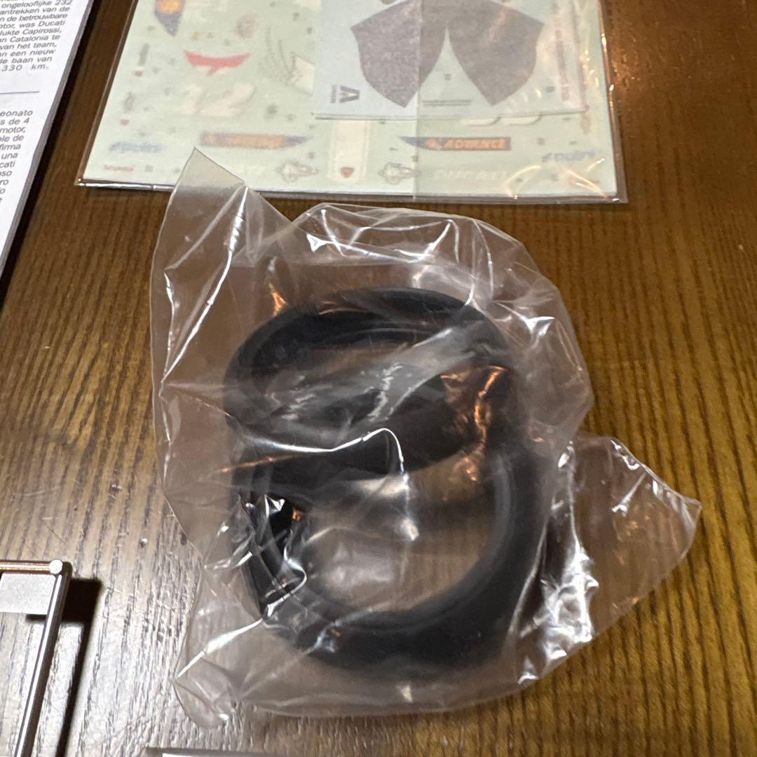 イタレリ　オートバイ　プラモデル　1/9 ドゥカティ　＆　ライダーフィギュア