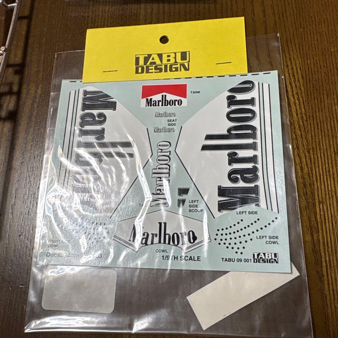 イタレリ　オートバイ　プラモデル　1/9 ドゥカティ　＆　ライダーフィギュア