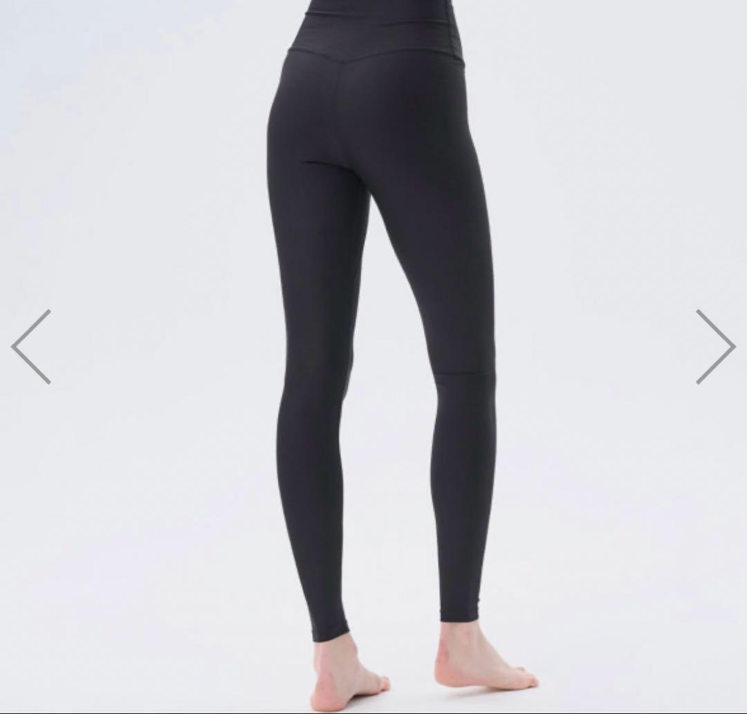 イージーヨガシームレススリムパンツ　新品