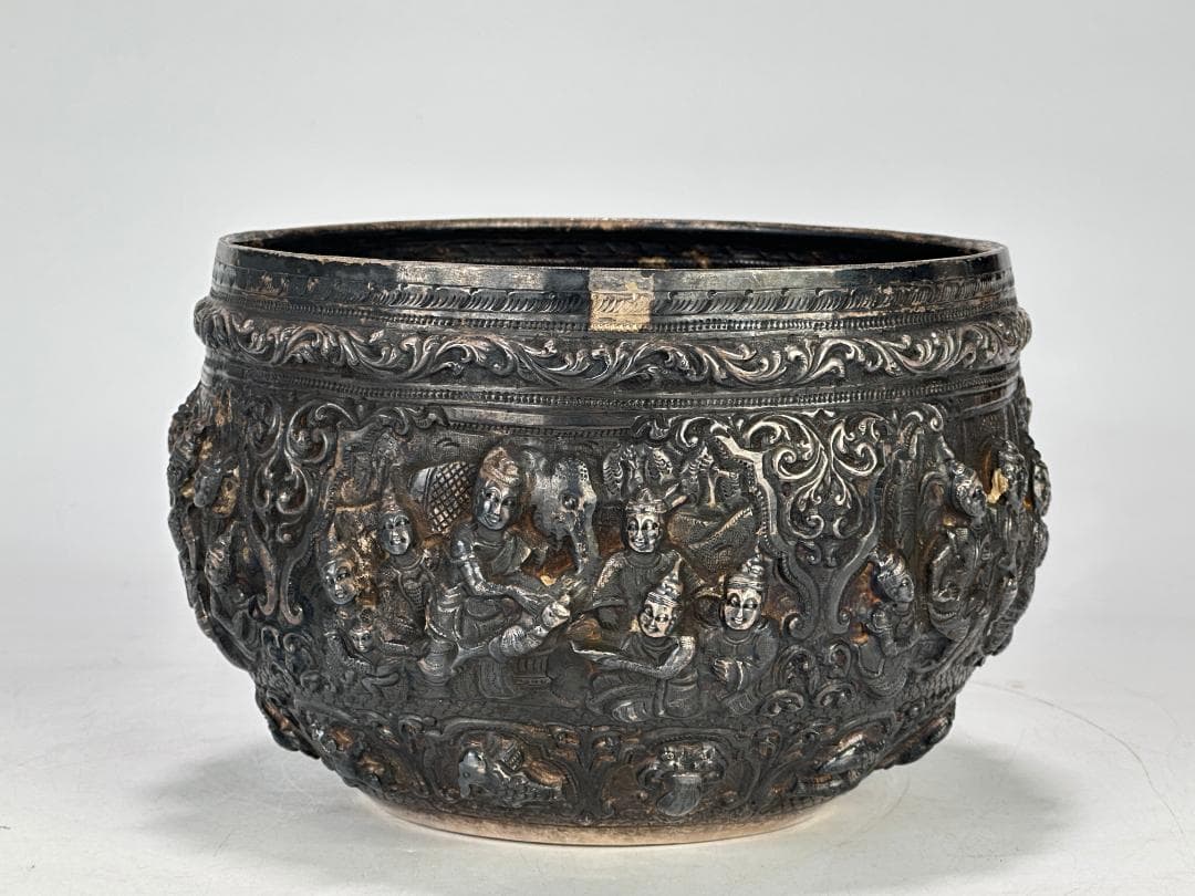 仏教美術　純銀 565g　人物図　鉢　仏具　チベット　ネパール　時代