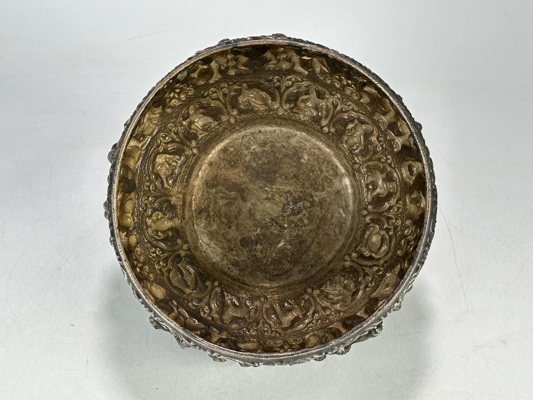 仏教美術　純銀 565g　人物図　鉢　仏具　チベット　ネパール　時代