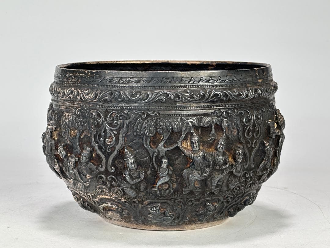 仏教美術　純銀 565g　人物図　鉢　仏具　チベット　ネパール　時代