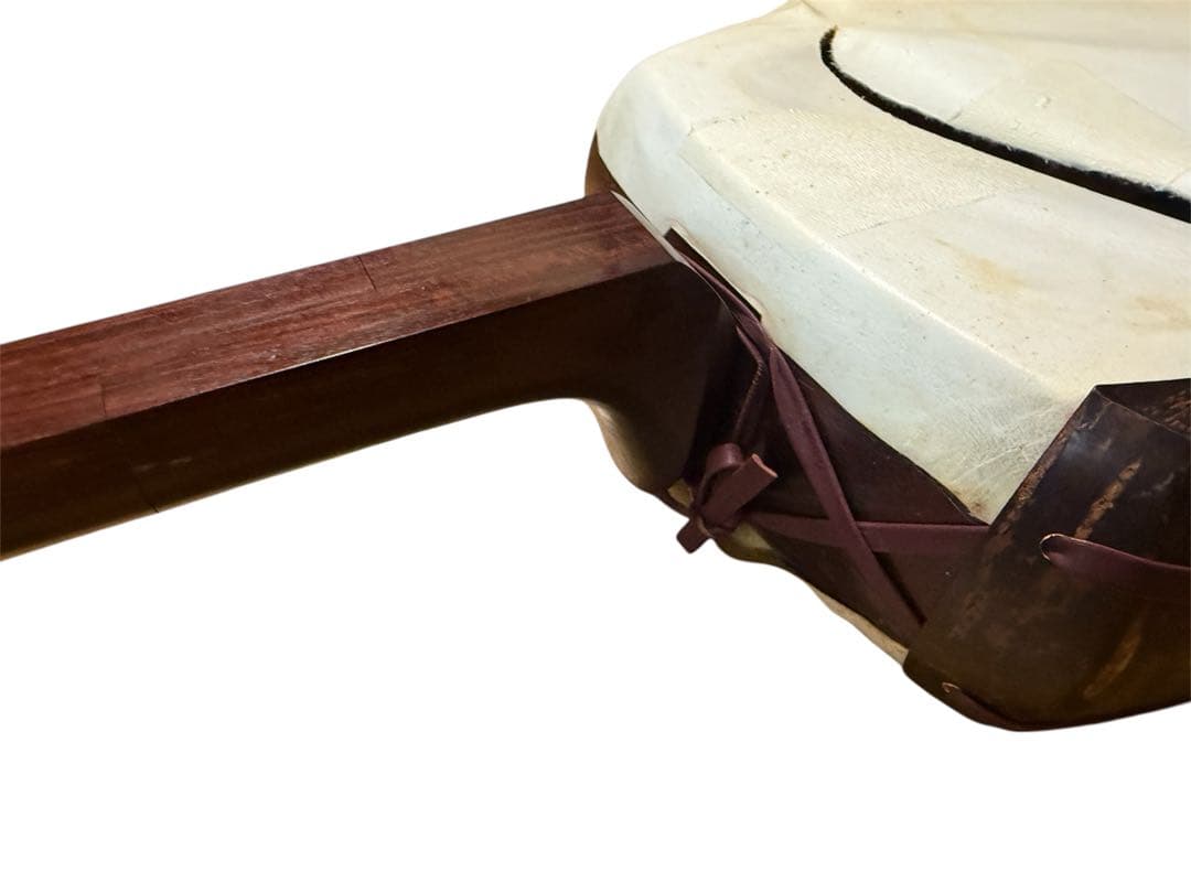 津軽三味線 東さわり 2段溝 太柄 紅木 丸打胴 和楽器 ハードケース付き