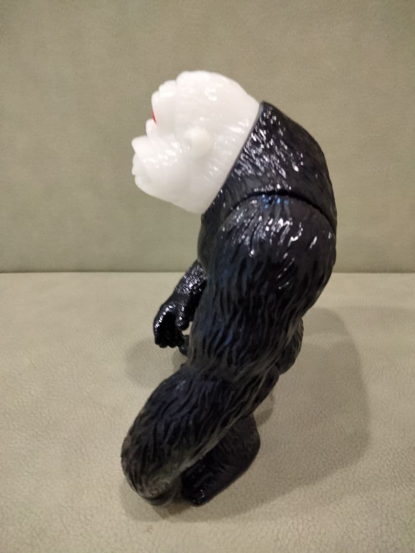 ソフビ　trash goodz　蓄光　おおきいゴリラ　izumonster