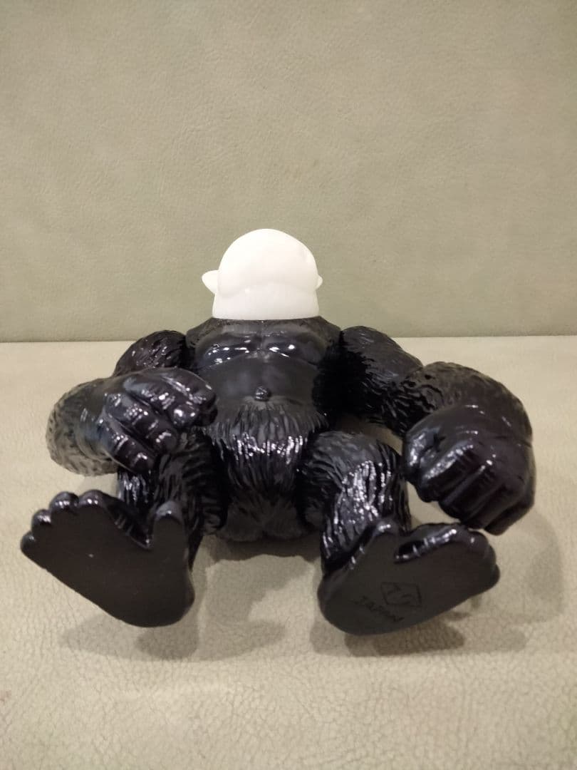 ソフビ　trash goodz　蓄光　おおきいゴリラ　izumonster