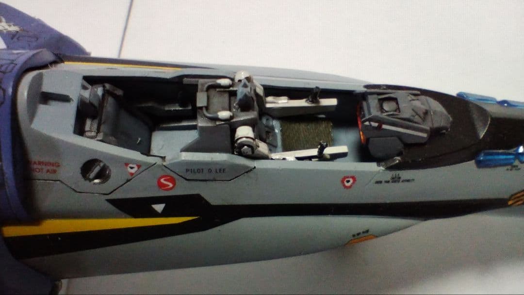 プラモデル完成機　1/72　VF-25F/S　SUPER MESSIAH