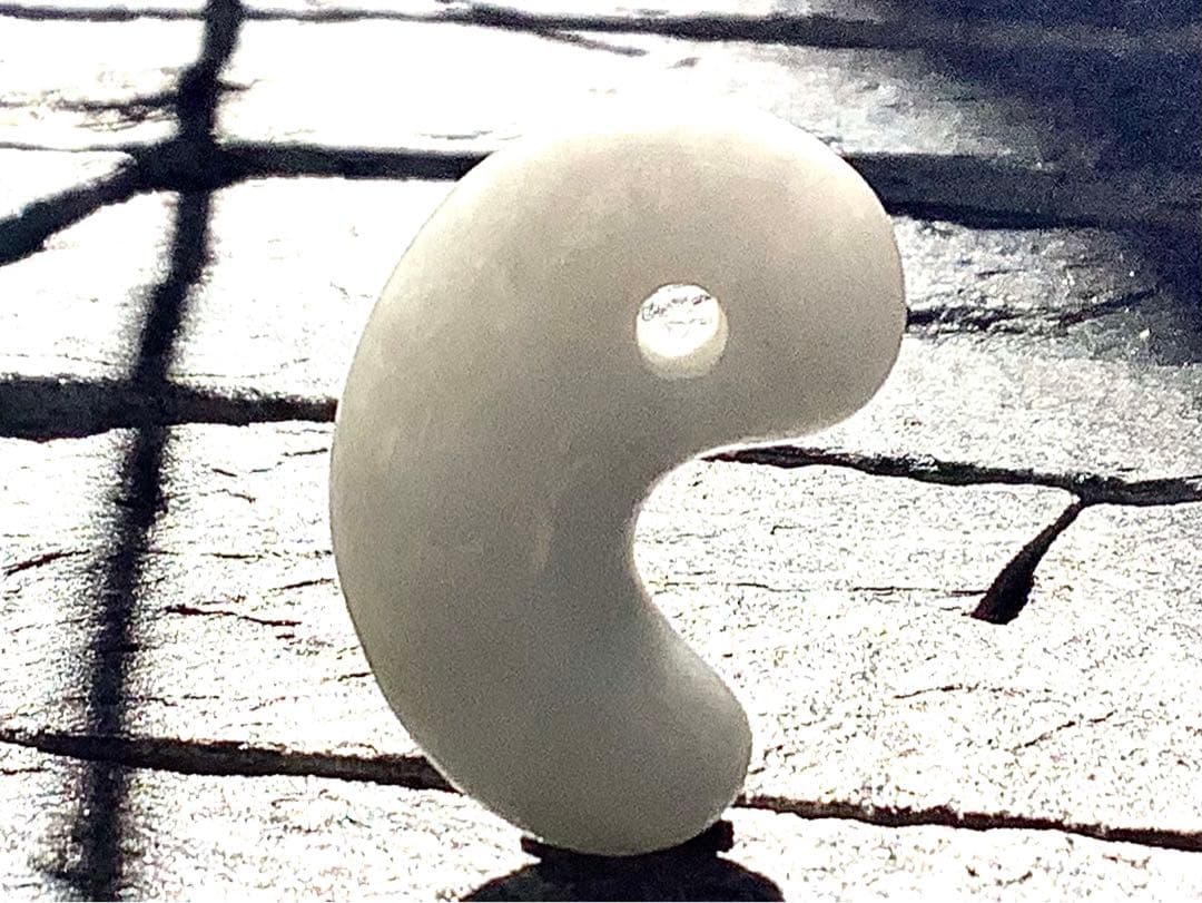 1点限り‼️本物ジェダイト糸魚川翡翠勾玉　氷の世界へアイスジェイド鑑定機関鑑別書付