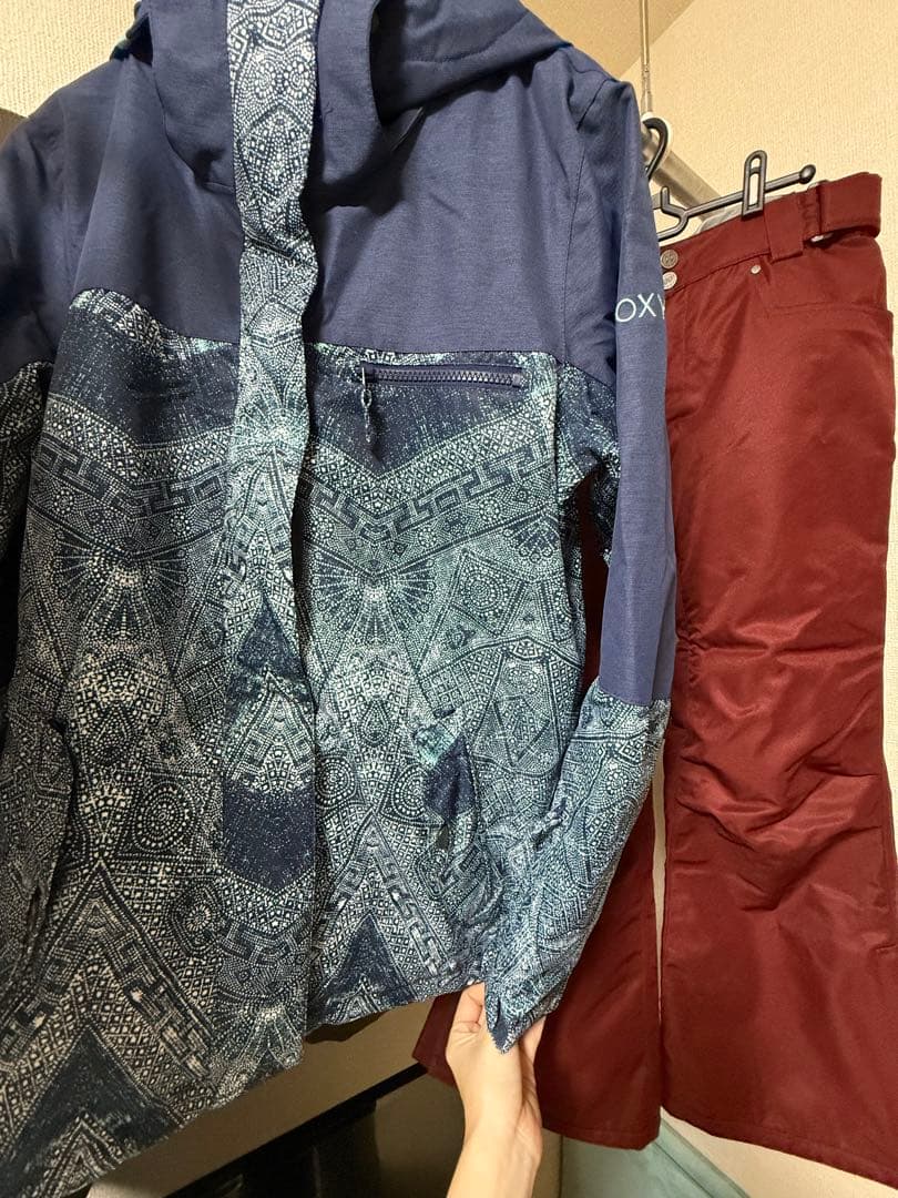 スノーボードウェア ジャケット（ROXY）パンツ(MARVEL)セットおまけつき