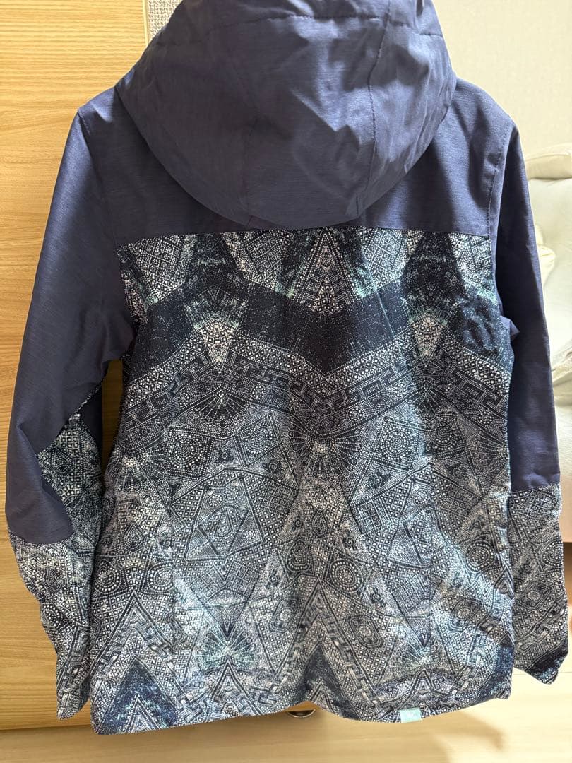 スノーボードウェア ジャケット（ROXY）パンツ(MARVEL)セットおまけつき