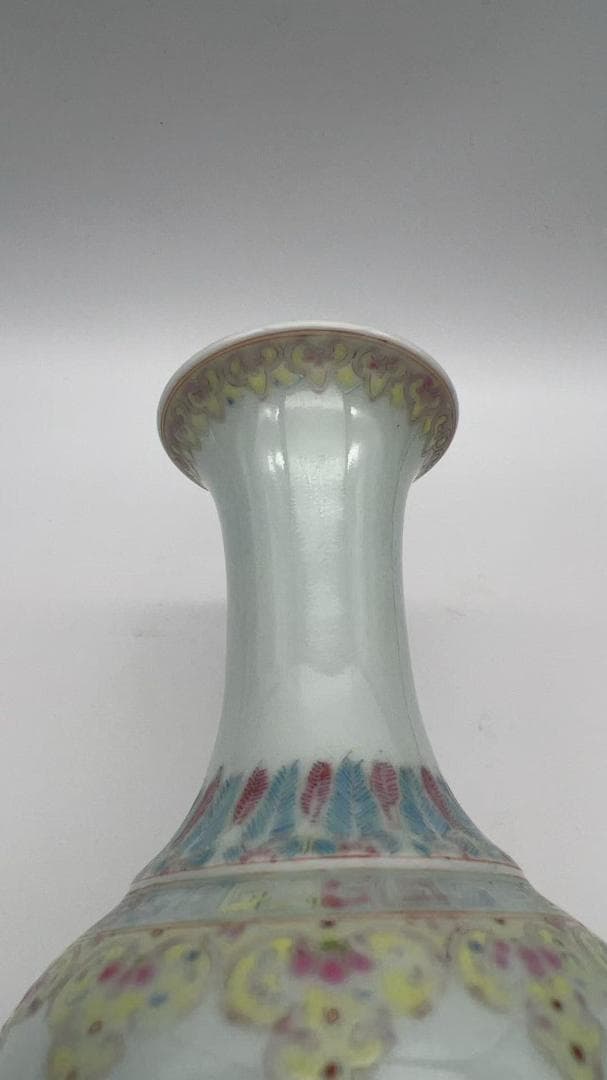 清乾隆時代 【大清乾隆年製】在銘 粉彩吉祥龍鳳文橄欖瓶 景徳鎮(Y-3）