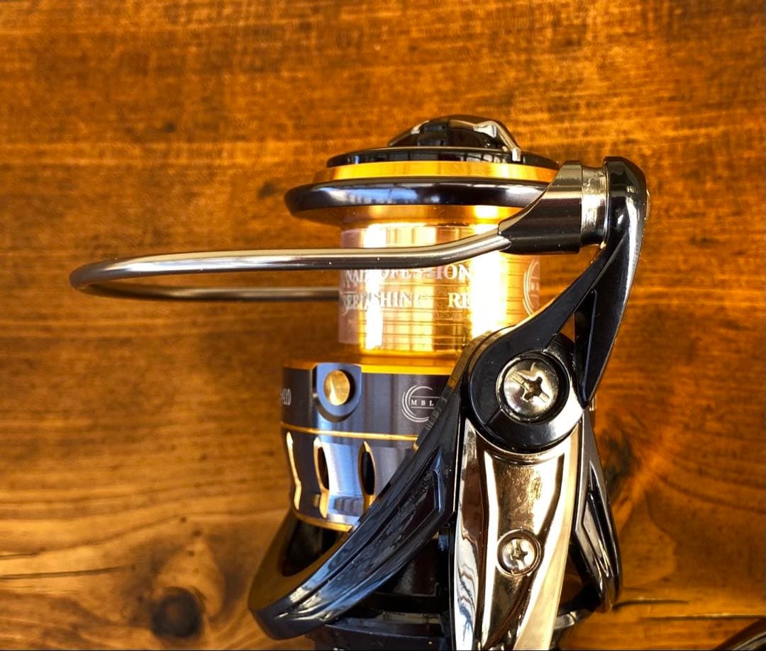 スピニングリール　5000番　ショアジギング　シーバス　サーフ　パワーハンドル