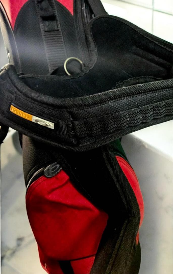 BOU送料無料/超美品　Oakley スタンドキャディバッグ 黒/赤