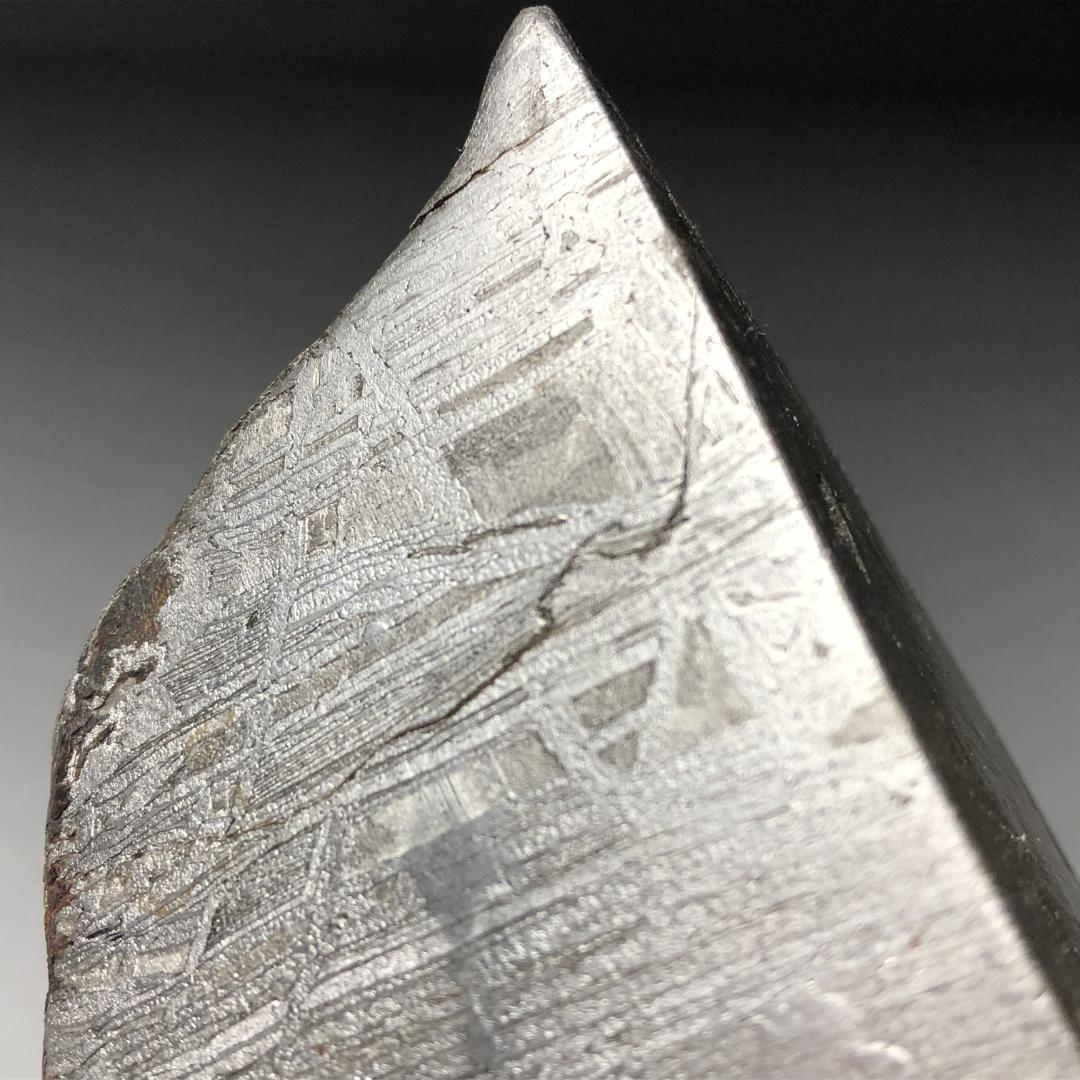 アルタイ隕石 鉄隕石　外皮付き隕石　エンドカット　原石　重さ約553ｇ