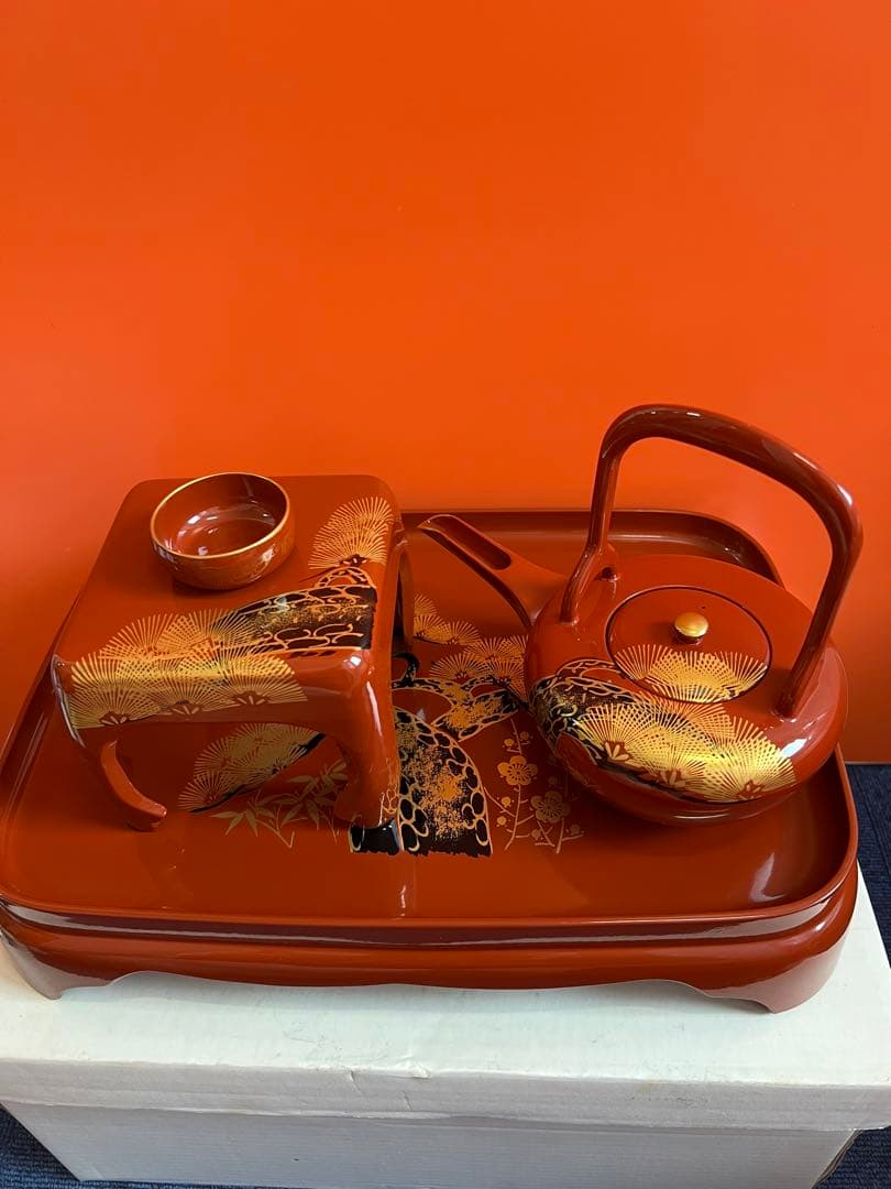 1391 屠蘇器　洗朱　四ッ揃　クッワ形　松台　松竹梅　未使用