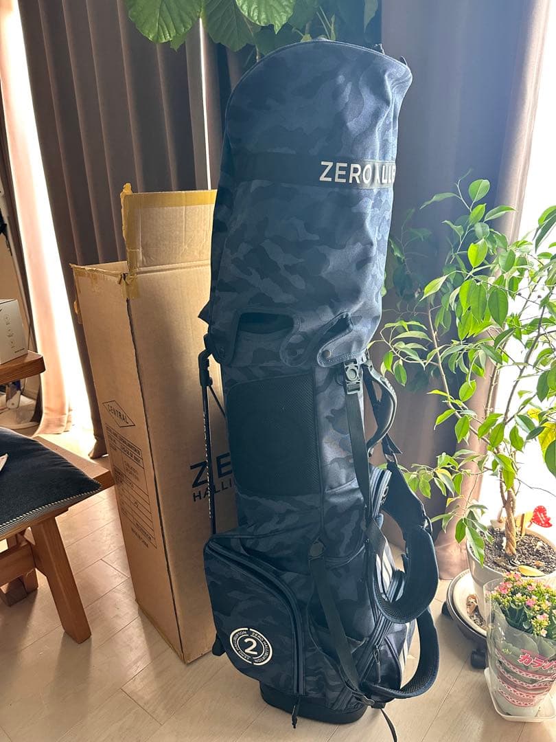 （希少品）ZERO HALLIBURTON ヘッドカバー付のキャディバッグ