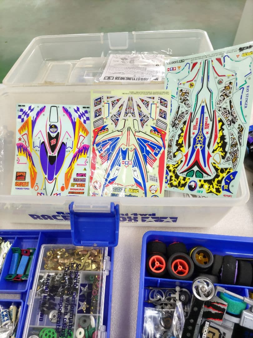 ミニ四駆　５台セット　TAMIYAのボックス付き　パーツ類多数