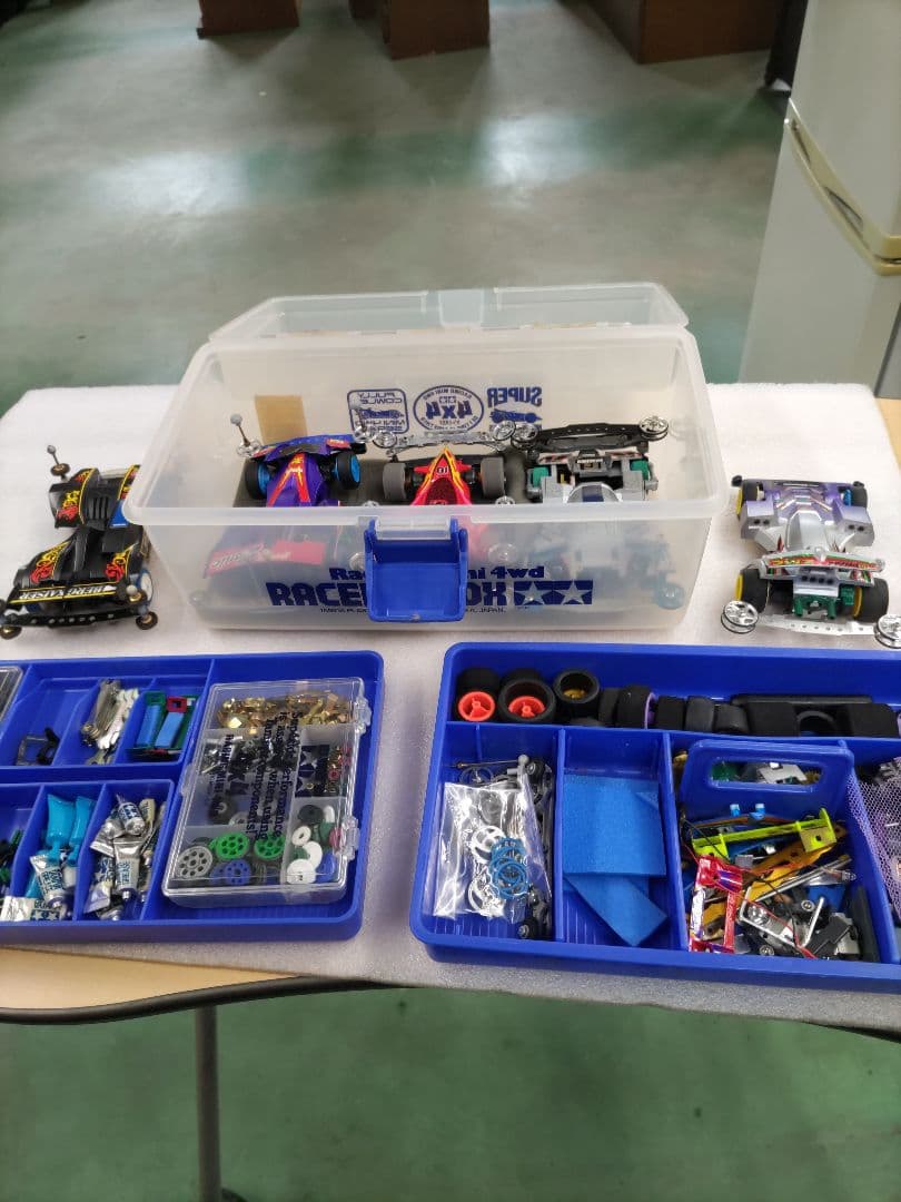ミニ四駆　５台セット　TAMIYAのボックス付き　パーツ類多数
