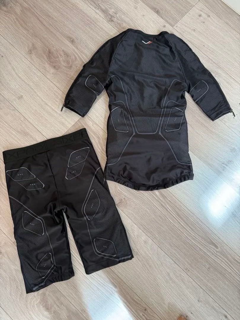 SIXPAD トレーニングウェア 上下セット　Sサイズ ブラック 女性用